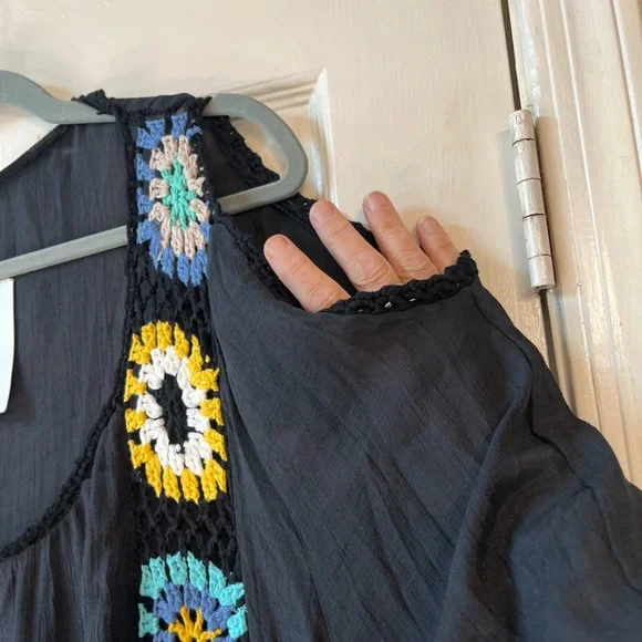 Chic Black Crochet Trim Swim Coverup - Picture 4 of 7